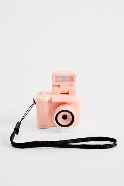 RetroSnap® – Mini Appareil Photo Numérique au Style Rétro + Carte Mémoire 32 Go OFFERTE, Crochet Mousqueton & Batterie Amovible (Autonomie Supplémentaire de 180 min)