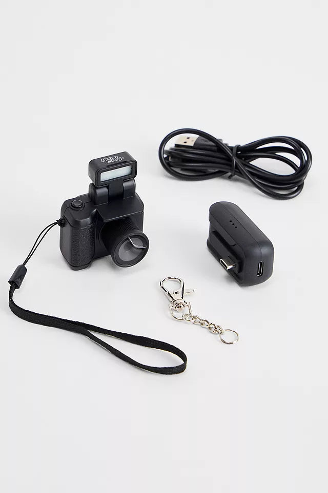 RetroSnap® – Mini Appareil Photo Numérique au Style Rétro + Carte Mémoire 32 Go OFFERTE, Crochet Mousqueton & Batterie Amovible (Autonomie Supplémentaire de 180 min)