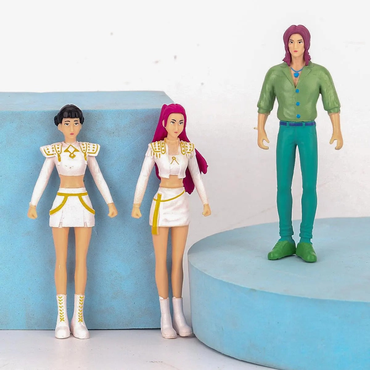 K-Pop Star Friends: Action Figure Edition + FREE Surprise Gift Box!