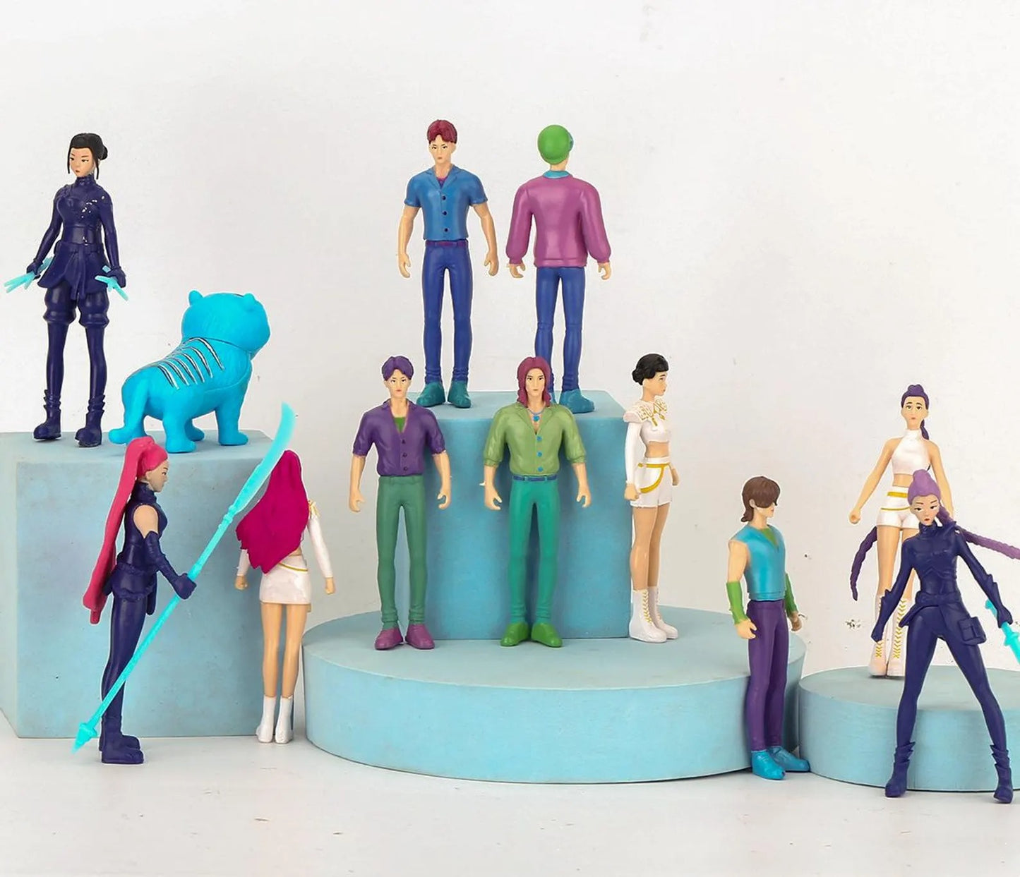 K-Pop Star Friends: Action Figure Edition + FREE Surprise Gift Box!